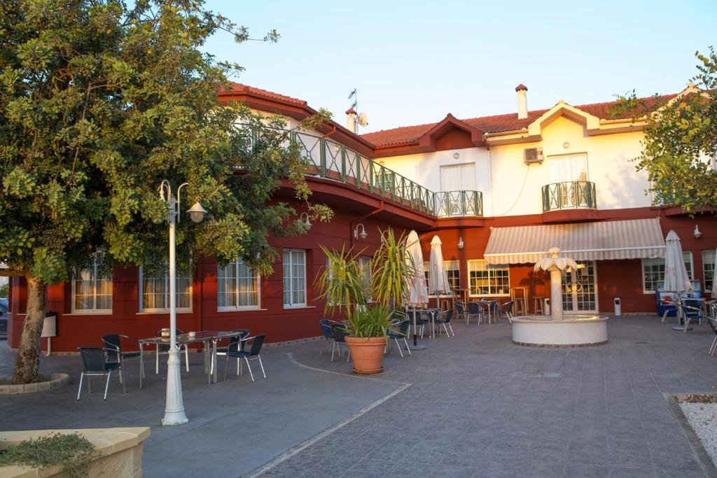 Hotel Mitra Crisalida Cabra