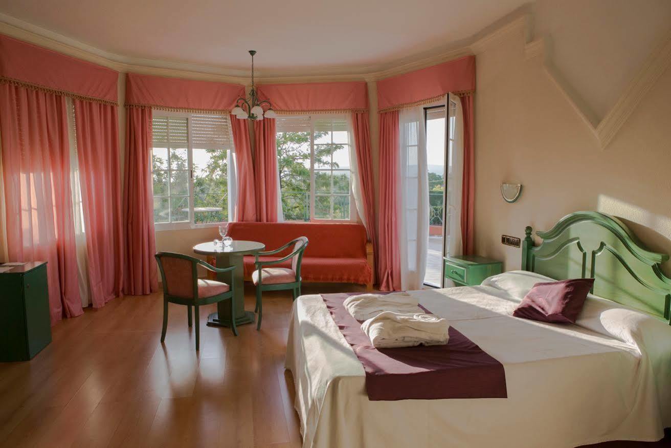 Hotel Mitra Crisalida Cabra